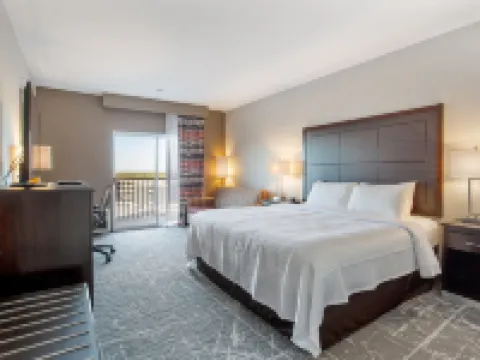 堪薩斯城機場橙木套房旅店 梅酒店