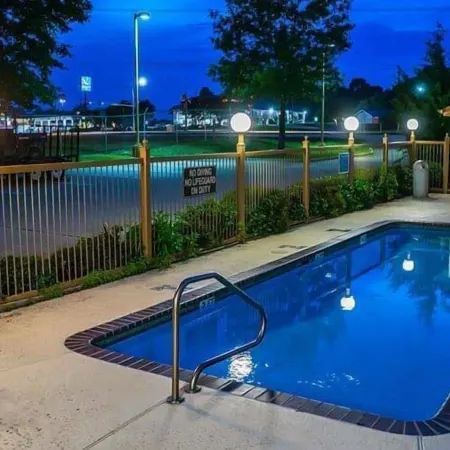 The Regal Hotel Отели в г. Панола