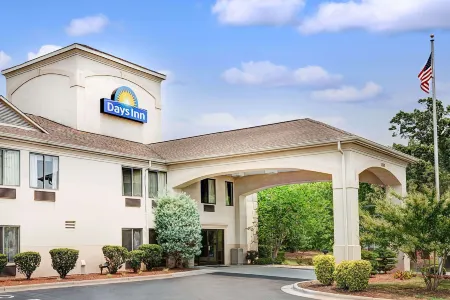 Days Inn by Wyndham Burlington East Отели в г. Грейам