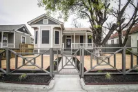 Wyoming St Restored Historic 2Br/1BA Downtown - Bungalows