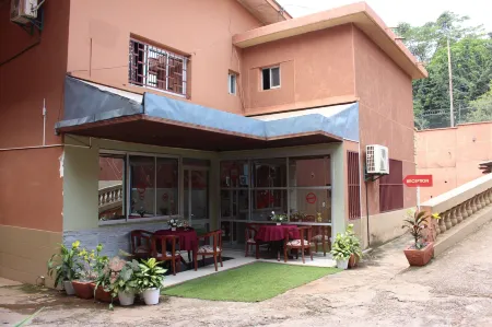 Indra Hotel Отели в г. Яунде