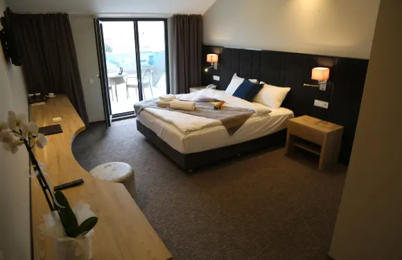 伊內格爾市酒店