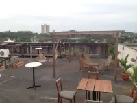 Woodpecker Lodge, Kuching Hotels near Sarawak Stadium