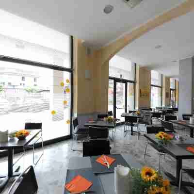 Hotel Ferrari Dining/Meeting Rooms