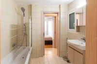 Phaedrus Living Alimos Edem Beach Flat - vasca da bagno