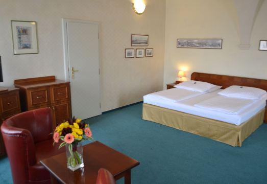 5. 아달베르트 에코..