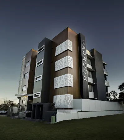 The Arbour Boutique Apartments Отели рядом с достопримечательностью «St Luke's Anglican Church»