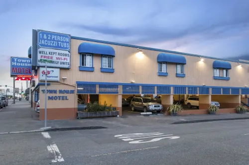 Eureka Town House Motel - Historic Old Town
