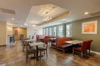 Orangewood Inn & Suites Kansas City Airport - breakfast