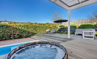 Hamptons Elegance Views Pool & Spa