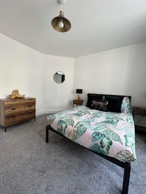Crows Nest Hotels in 