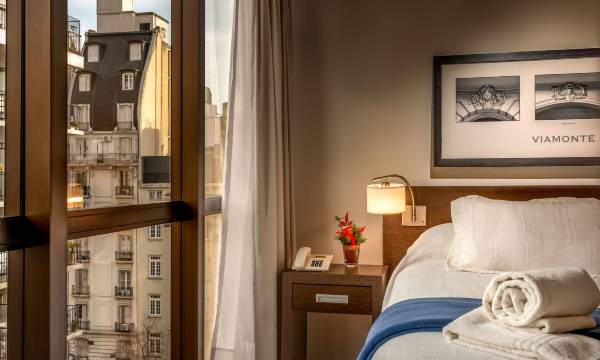 Up Viamonte Hotel