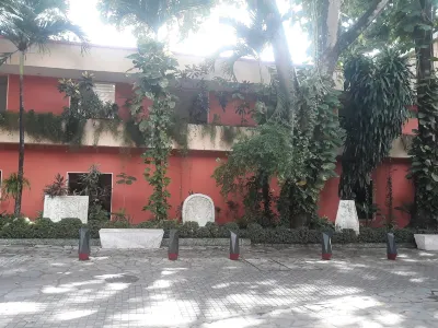 Maya Tulipanes Express Отели в г. 