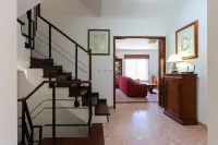 Charming Guesthouse - Sónias Houses - parking