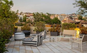 85 Sqm in the Heart of Athens Shared Rooftop Deck