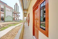 SPOT ON 92930 Syifa Guest House Syariah Hotels in Bojong