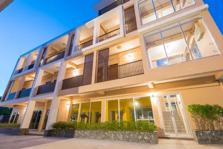 The Bua Boutique Resort Отели рядом с достопримечательностью «Wat Walukaram»