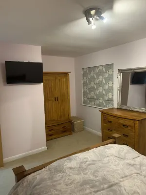 Central Beverley 4-Bedroom Townhouse