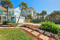 Pelican Beach Private Ocean Front Beach House- Sleeps 10 Bring Your Surf Boards - Pet friendly