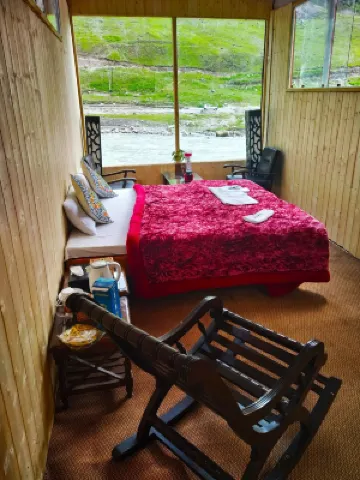 Sheenwoods Riverside Resort & Spa