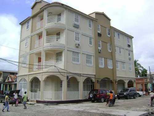 Caribbean Hotel Cayes - parking