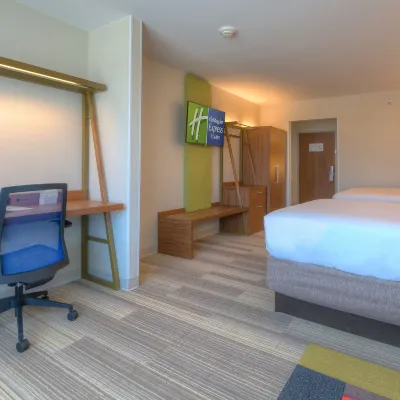 Holiday Inn Express & Suites TULSA MIDTOWN by IHG Hotels near Whiteside Park