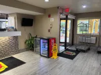 Super 8 by Wyndham Mundelein/Libertyville Area Hotels in Mundelein