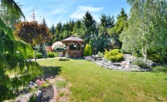 Holiday Apartment, 3 Bedrooms, Garden, Slowino