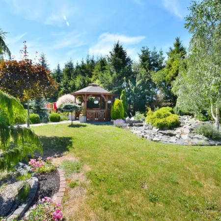 Holiday Apartment, 3 Bedrooms, Garden, Slowino