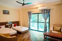 Shrestha Hotel HotSpring Hoteles cerca de Gooogle Fashion Collection