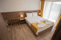 E87 Highway Otel - balcon