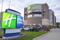 Holiday Inn Express Waterloo-Cedar Falls Hôtels à proximité de : Waterloo Bucks Baseball
