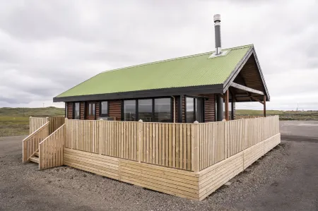 Black Beach Cottage Отели в г. Торлауксхёбн