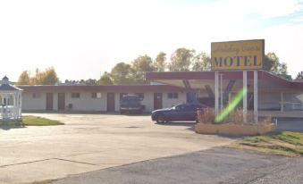 OYO Holiday Capri Motel & RV Park