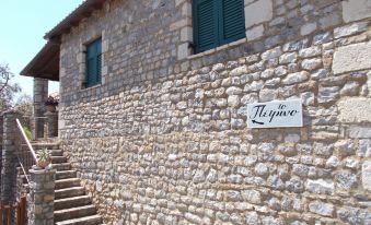 Verga Stone Haven - Seafront Waves' Embrace