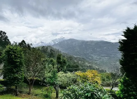 Manas Valley View bungalow Отели рядом с достопримечательностью «Poombarai village»