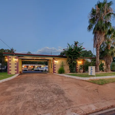 Golden Peak Motel PeakHill