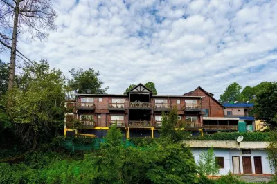 The Hosteller Kasar Devi Hotel a 
