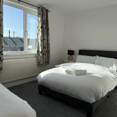 Cozy Retreat in Bridgend with 4 Bedrooms