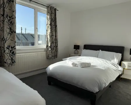 Cozy Retreat in Bridgend with 4 Bedrooms Hotels in Bridgend