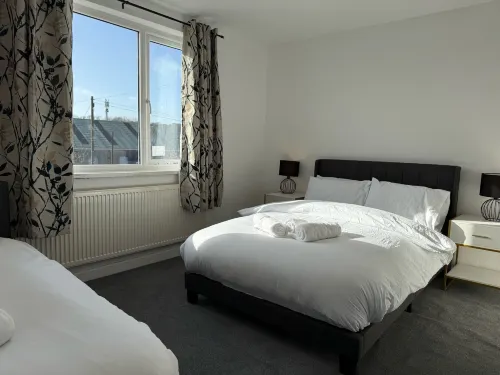 Cozy Retreat in Bridgend with 4 Bedrooms