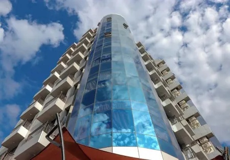 The Mirage Palace Hotel Отели рядом с достопримечательностью «Dunga Bay»