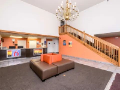 滑鐵盧6號汽車旅館 滑鐵盧酒店