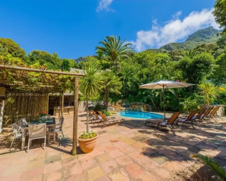 Ikhaya Safari Lodge Hotels in Constantia