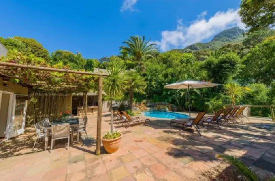Ikhaya Safari Lodge Hotels near Groot Constantia