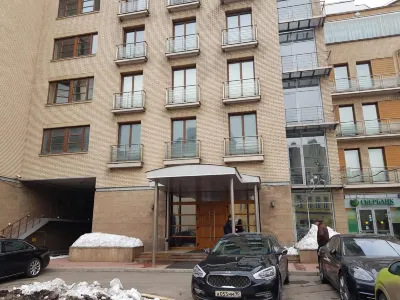 ИнтерКуб Большая Полянка (InterQube) Отели рядом с достопримечательностью «Марфо-Мариинская Обитель милосердия»