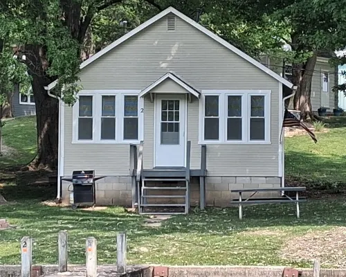 Newland's Resort: Cozy Channel Front Cottage #2 on Indian Lake with a Boat Dock Hotels in Stokes Township
