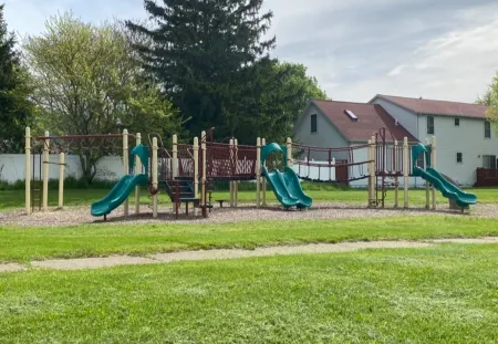 Breathtaking Lake Views and Cozy Outdoor Space - Stunning Urban Retreat