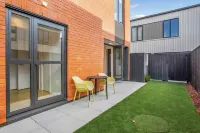 Urban Vogue Escape with Parking- Air-con Hotels in Ellerslie