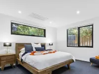 The Ocean s Edge   Luxury Entertainer with Views Hotels in Mornington